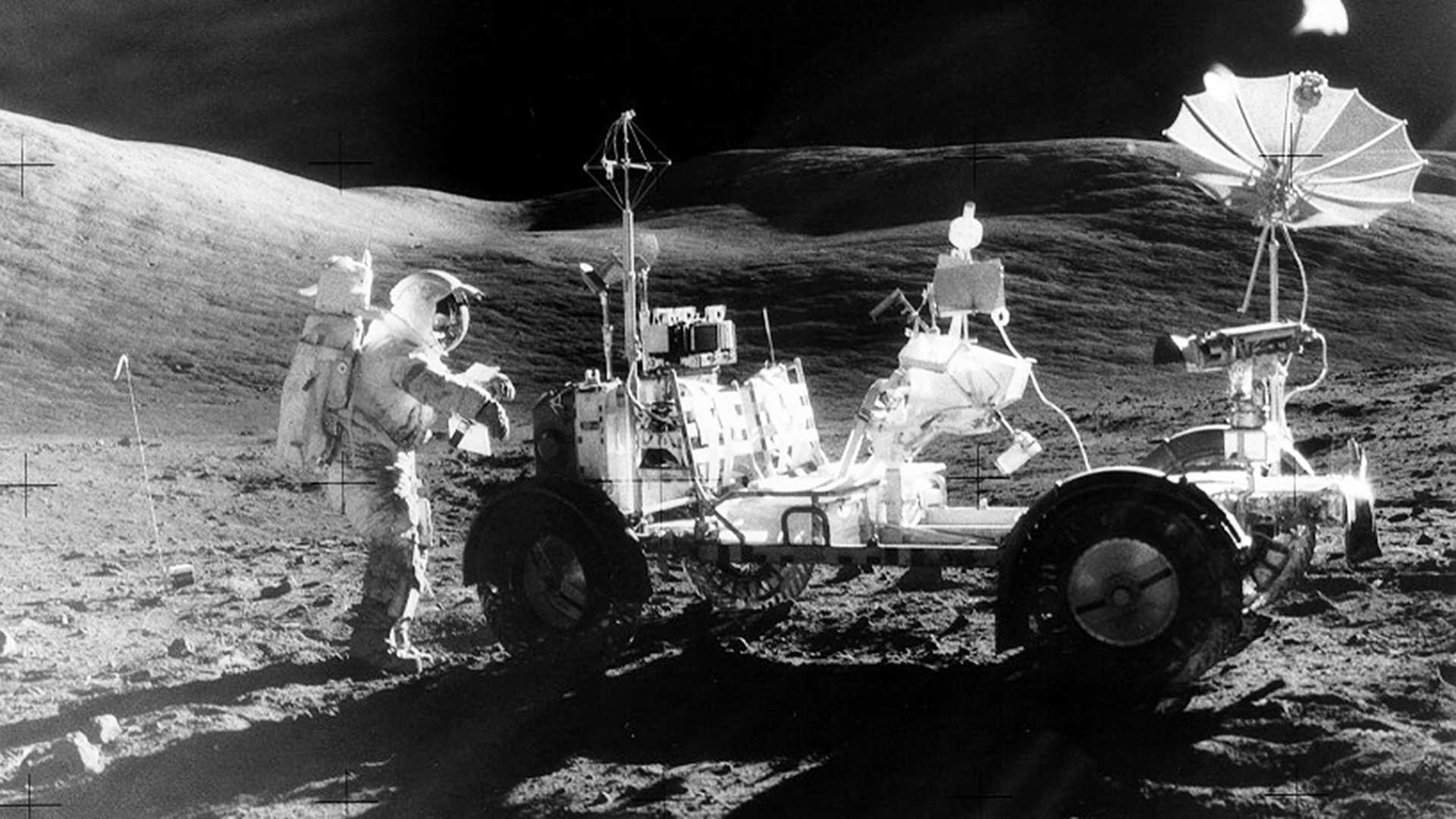 Какой аппарат помогал исследовать поверхность луны. Луноход Аполлон 15. Ровер Аполлон 17. Аполлон 17 на Луне. Лунный Ровер Аполлон.