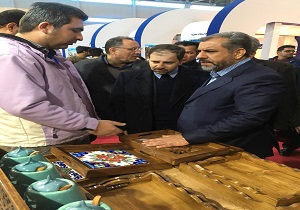 بازدید استاندار از غرفه هنرمندان قزوینی در نمایشگاه تهران