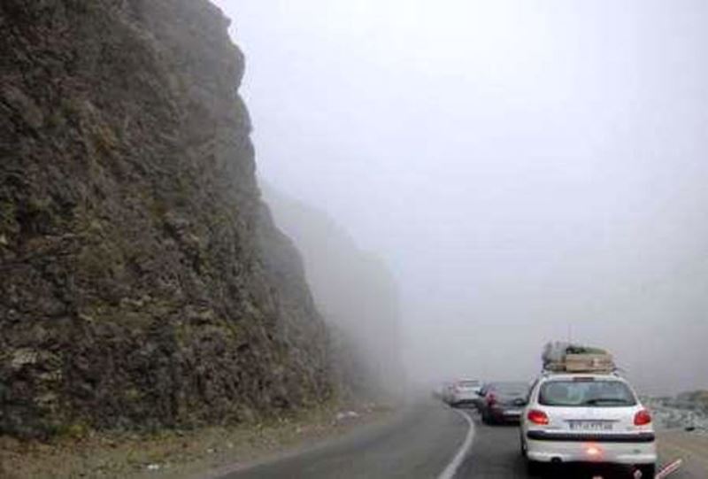 جاده های خراسان رضوی در مسیرهای کوهستانی مه آلود است