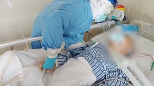 رفتار مشفقانه پرستار در درمان زن ۷۹ ساله کرونایی