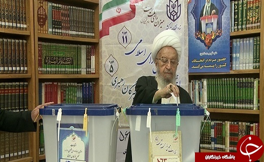 آیت الله مکارم شیرازی رای خود را به صندوق انداخت