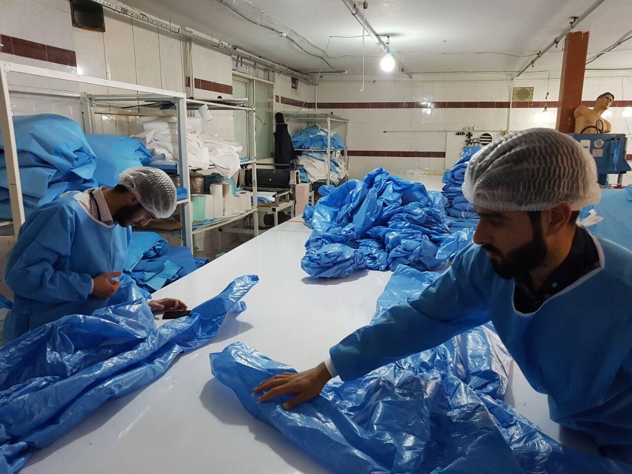 افتتاح خط تولید ماسک سه لایه و لباس بیمارستانی هلال احمر