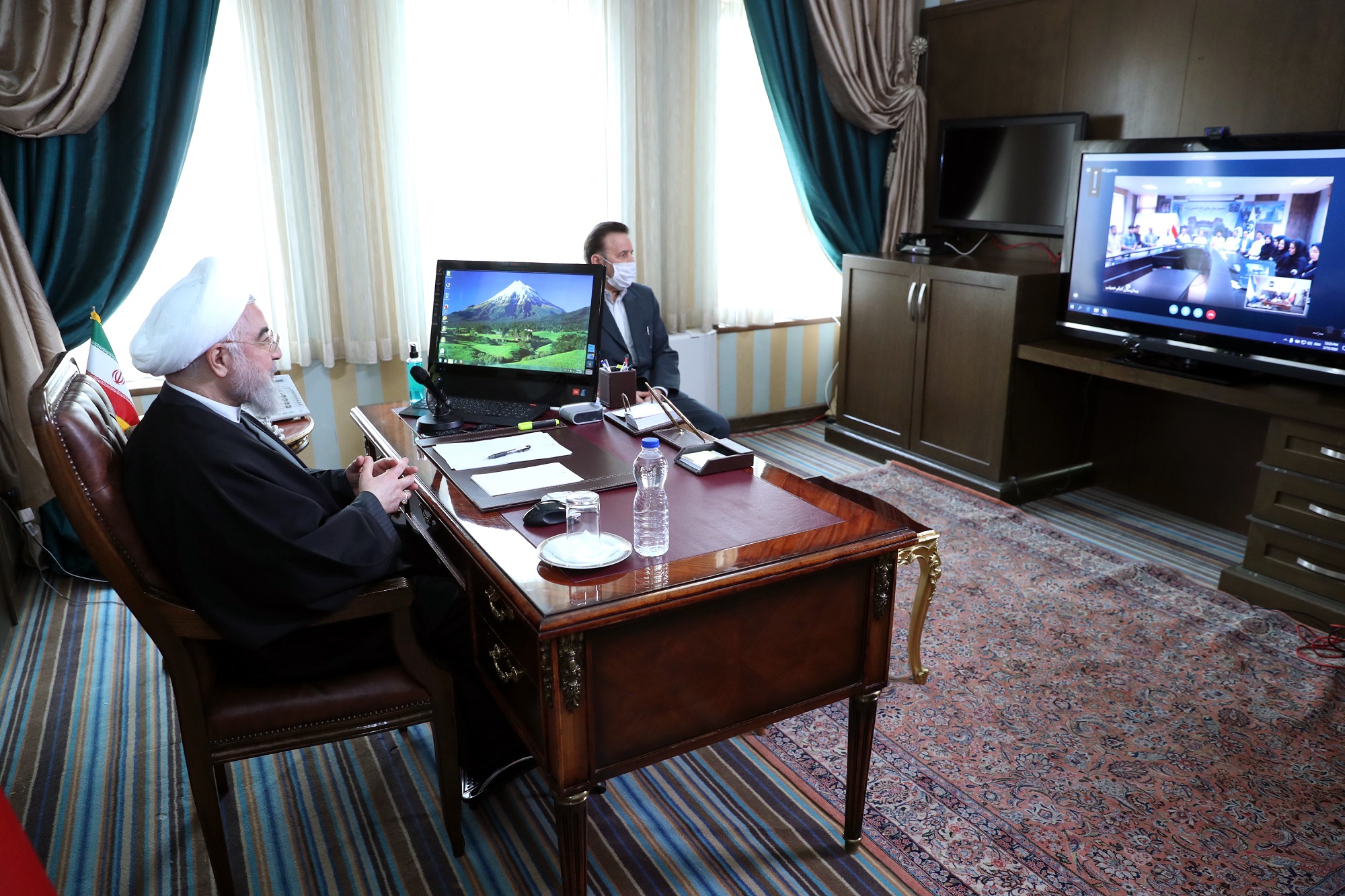گفت‌وگوی ویدیو کنفرانسی مدیران و پزشکان بیمارستان امام خمینی(ره) با رئیس‌جمهور