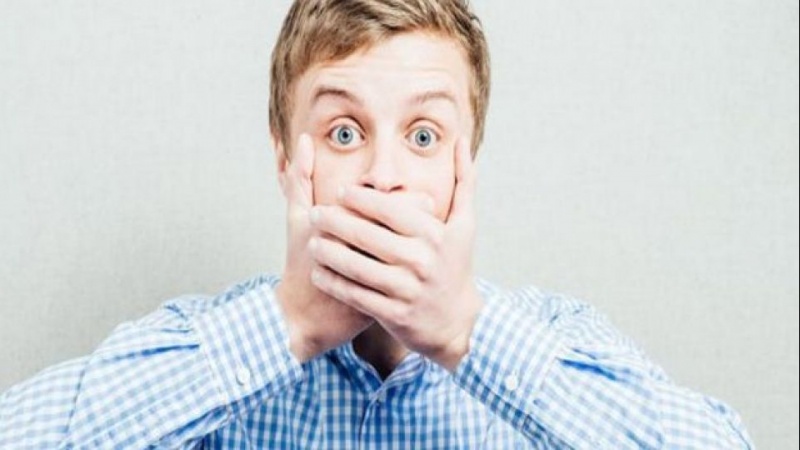 بوی بد دهان صبحگاهی نشانه چیست؟ + راه درمان
