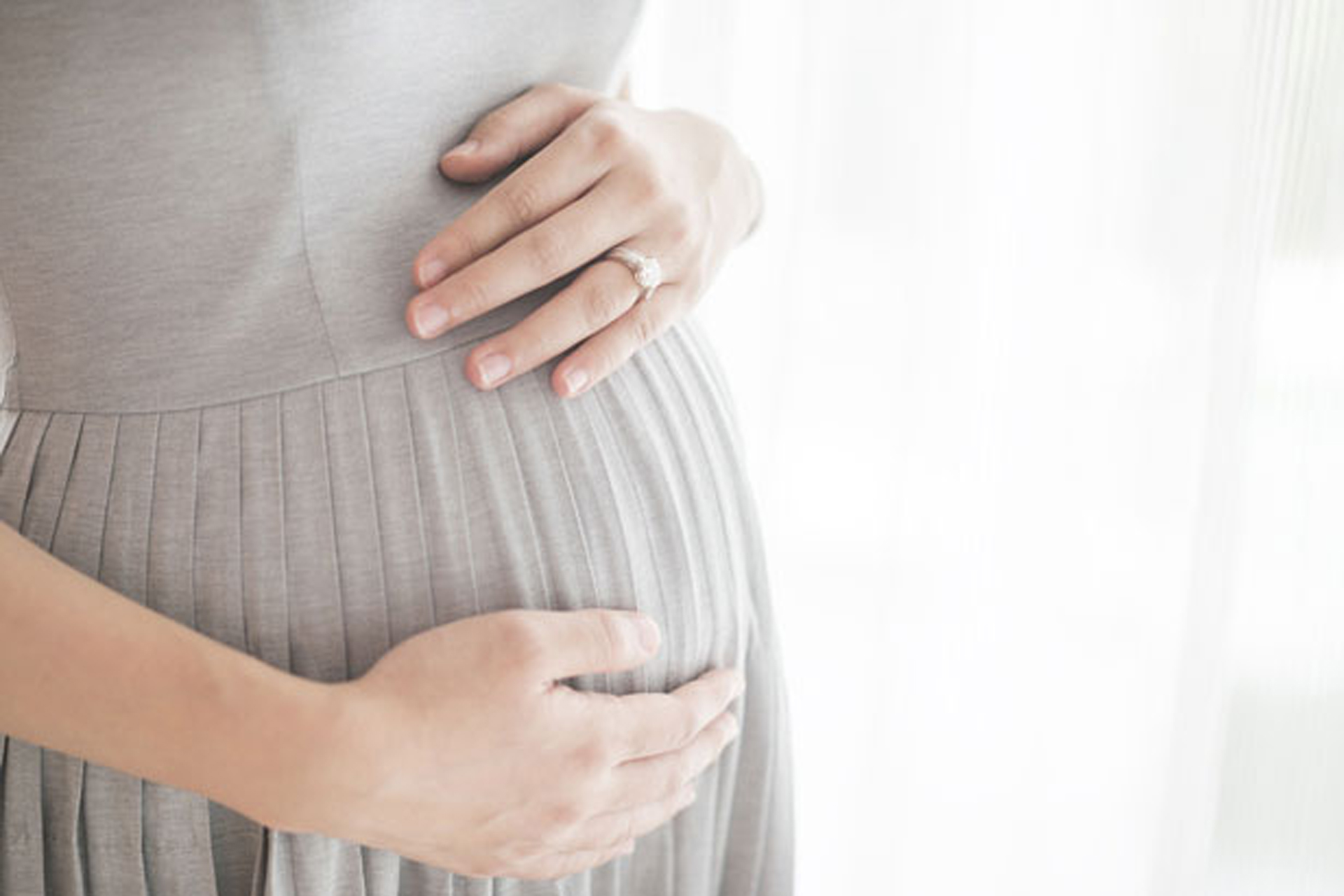 ویروس کرونا؛ زنان باردار می‌توانند به صورت عادی معاینه شوند؟