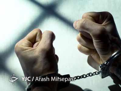 دستبند پلیس بر دستان سارق مسافر کش نما / انهدام ۱۰ باند سارقان حرفه‌ای در شیراز