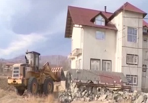 تخریب ویلاى غیرمجاز در اراضى کشاورزى در فیروزکوه