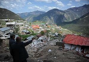 عملیات جابه‌جایی روستای سیل زده چم مهر پلدختر آغاز شده است