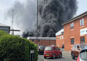 وقوع آتش سوزی و انفجار در نزدیکی یک ایستگاه قطار در انگلیس