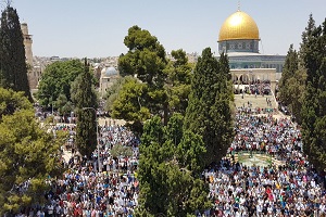 حرکت ده‌ها هزار فلسطینی به سوی مسجدالاقصی در روز جهانی قدس