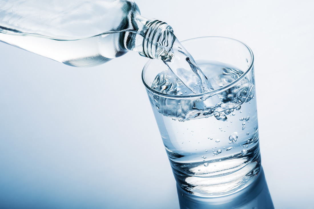 چگونه نوشیدن آب بیشتر لاغرتان می‌کند؟