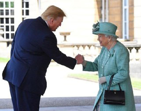ترامپ با ملکه انگلیس در کاخ باکینگهام دیدار کرد + تصاویر
