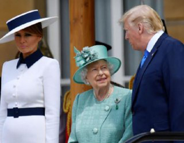 ترامپ با ملکه انگلیس در کاخ باکینگهام دیدار کرد + تصاویر