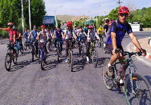 برگزاری همایش دوچرخه سواری به مناسبت روز جهانی دوچرخه سوار در مهاباد