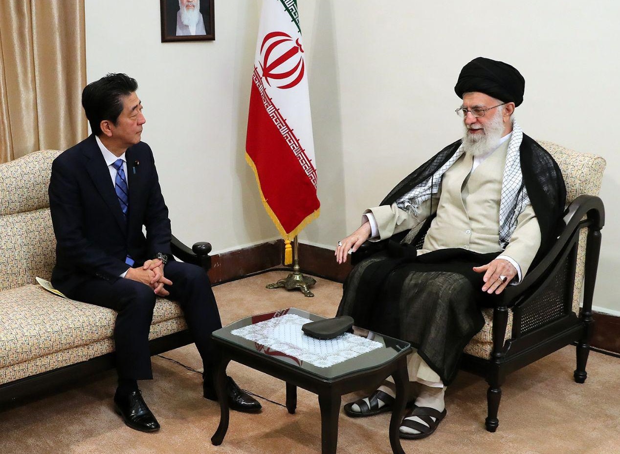 توکیو: دیدار آبه و رهبر معظم ایران در فضایی گرم برگزار شد