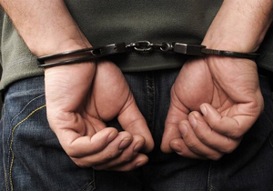 دستگیری فروشنده دینار‌های تقلبی در بروجرد