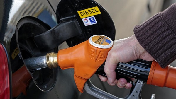 ممنوعیت فروش خودرو‌های بنزینی و دیزلی تا سال ۲۰۴۰