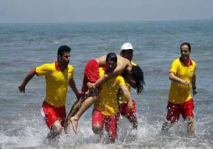 نجات ۱۷۵ مسافر وگردشکر از آب‌های ساحلی مازندران