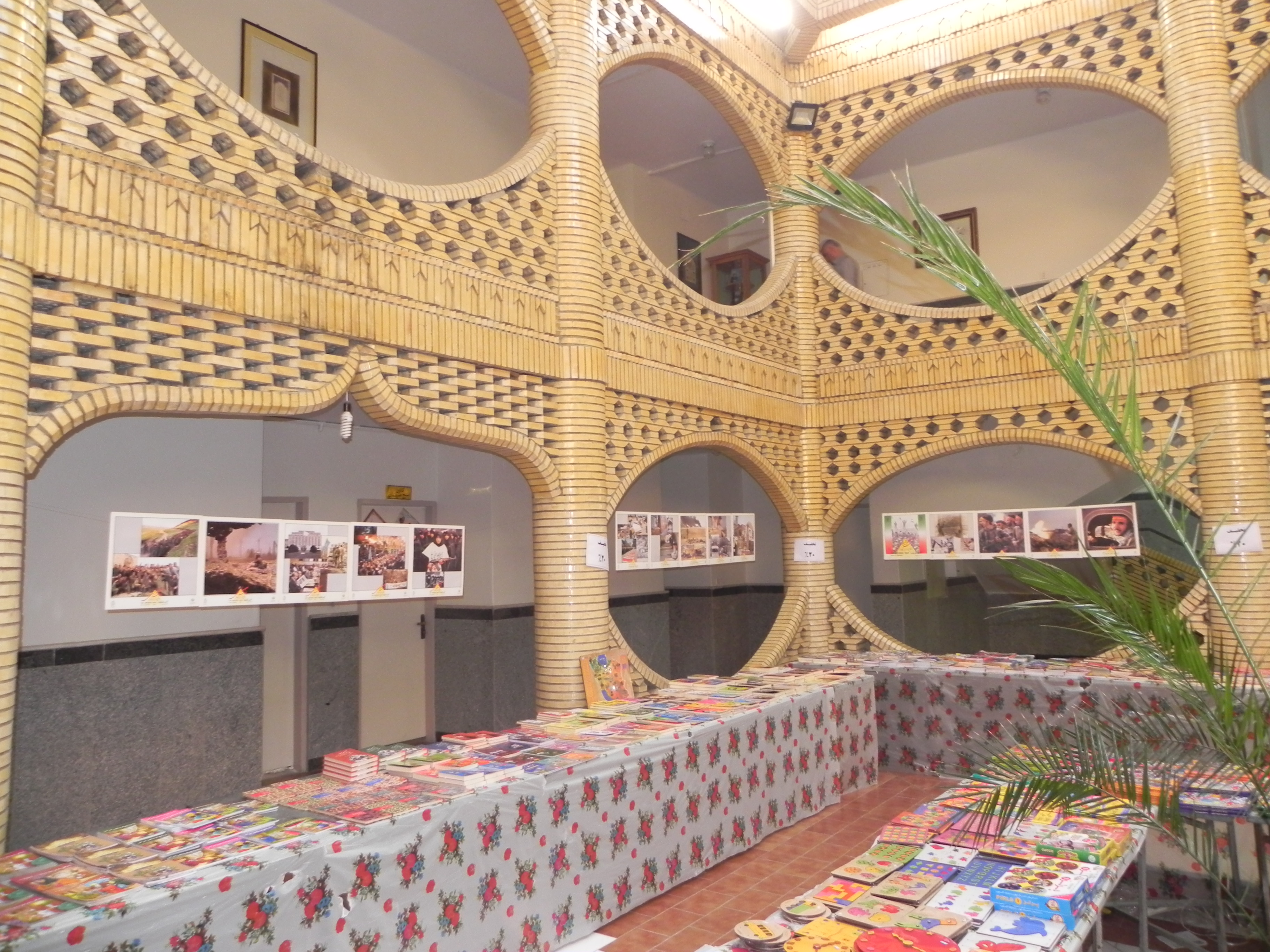 نمایشگاه عکس حماسه و پایداری در ساوه
