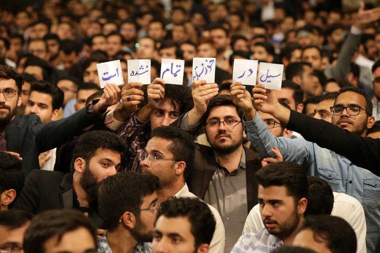 دستنوشته جالب دانشجویان خوزستانی در دیدار با رهبر انقلاب