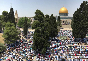 حضور گسترده نمازگزاران فلسطینی در مسجدالاقصی در سومین جمعه ماه مبارک رمضان