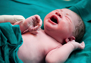 تولد یک کودک در آمبولانس اورژانس ۱۱۵ مرودشت