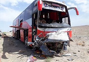 ۴ کشته در برخورد اتوبوس با کامیون کشنده در محور طبس- دیهوک