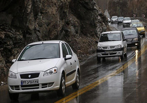 ترافیک عادی و روان در جاده‌های لغزنده مازندران