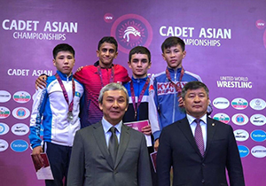 مدال طلای کشتی فرنگی آسیا بر گردن ورزشکار فارس