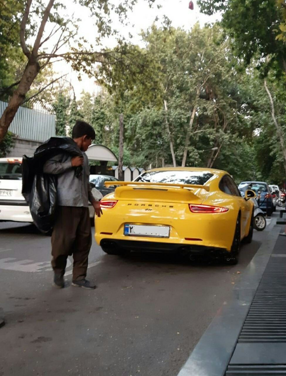 فاصله طبقاتی در خیابان‌های تهران! + عکس