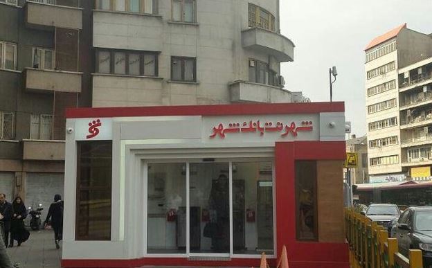 رویکرد تبعیض آمیز شهردای تهران در برخورد با مصادیق سد معبر/ خون بانک شهر رنگین‌تر است یا دستفروشان؟