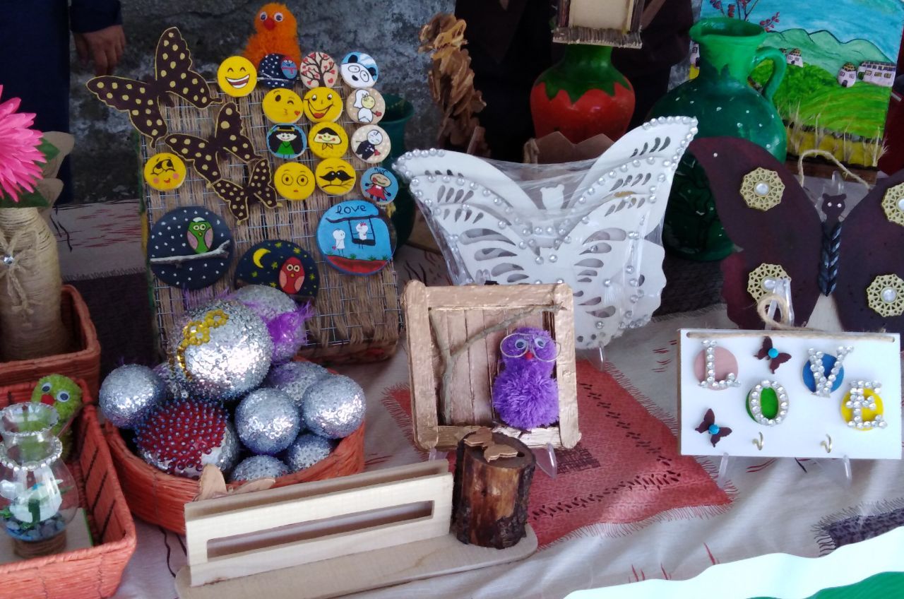 برپایی نمایشگاه هنر‌های دستی مددجویان بهزیستی در فریمان