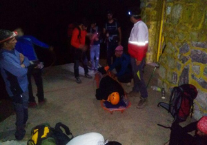 نجات کوهنورد دورودی با تلاش نیرو‌های هلال‌احمر در اشترانکوه