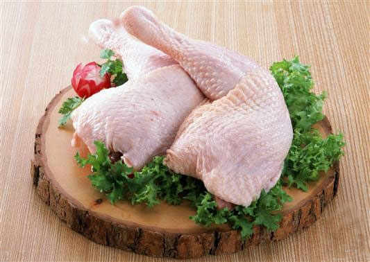 انواع گوشت مرغ قطعه بندی و بسته بندی در غرفه های تره بار + قیمت