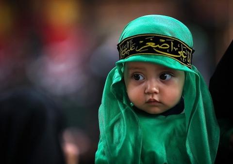 اجتماع بزرگ شیرخوارگان حسینی در استادیوم آزادی و مصلای تهران/ مادران به یاد طفل شش ماهه همنوایی کردند