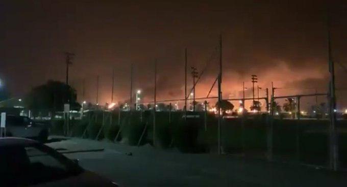 انفجار و آتش سوزی گسترده در پالایشگاه نفتی آرامکو در عربستان+ فیلم و تصویر