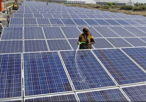 تبدیل انرژی خورشیدی به جای نفت و زغال سنگ در هند + فیلم
