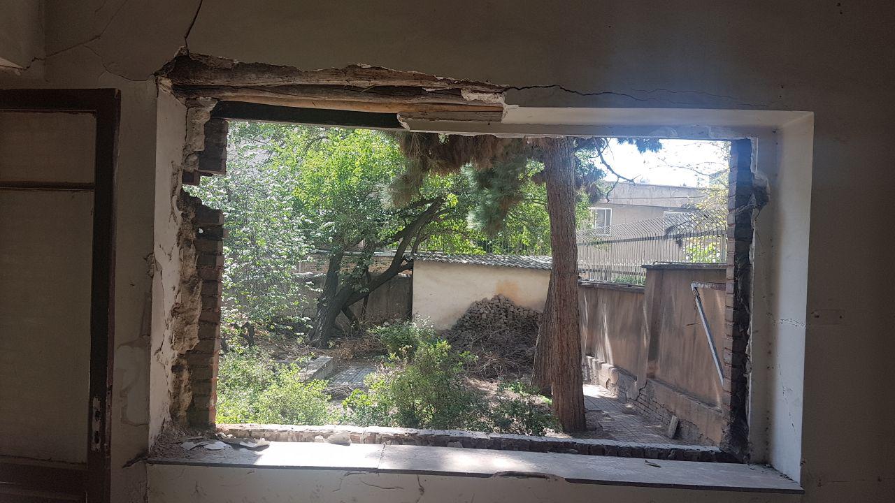 سقف خانه نیما یوشیج در حال فرو ریختن است + عکس و فیلم