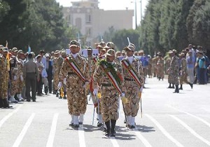 رژه نیرو‌های مسلح استان قزوین در آغاز هفته دفاع مقدس