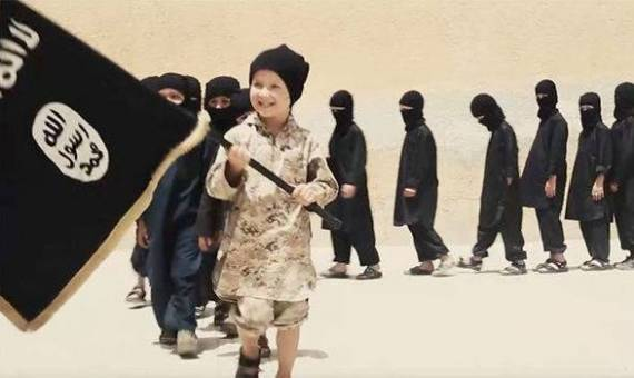 تفاوت‌های نسل جدید تکفیری‌ها با تروریست‌های کهنه‌کار/ اسباب‌بازی این کودکان اسلحه و تفریحشان سر بریدن است! + تصاویر