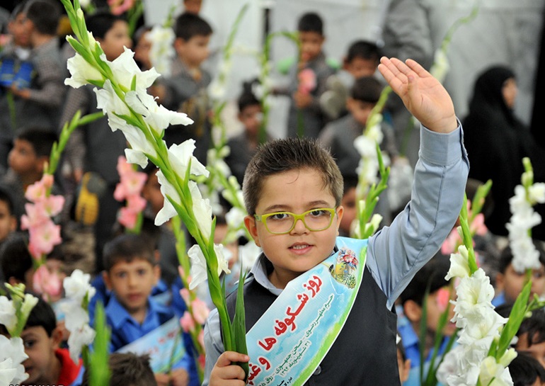 برگزاری جشن شکوفه ها و غنچه ها در جوار بارگاه منور رضوی