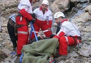 حادثه در قله دماوند پدر و دختر کوهنورد را زمین گیر کرد