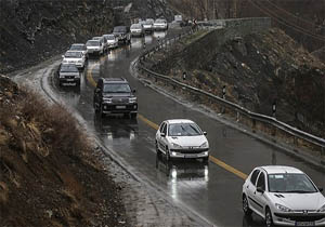 ترافیک عادی و روان در جاده‌های لغزنده مازندران/مه غلیظ در جاده های سوادکوه و کیاسر