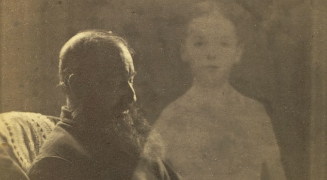 ماجرای عجیب عکاس قرن نوزدهم که ارواح را در عکس‌ها ظاهر می‌کرد +تصاویر