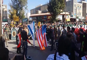 آتش کشیدن پرچم آمریکا و اسرائیل در قروه + فیلم