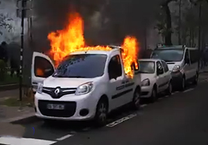 اعتراضاتی در فرانسه که به آتش زدن خودروها منجر شد + فیلم