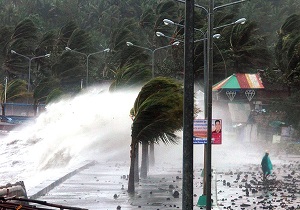 فیلیپین گرفتار در توفان و زمین‌لرزه