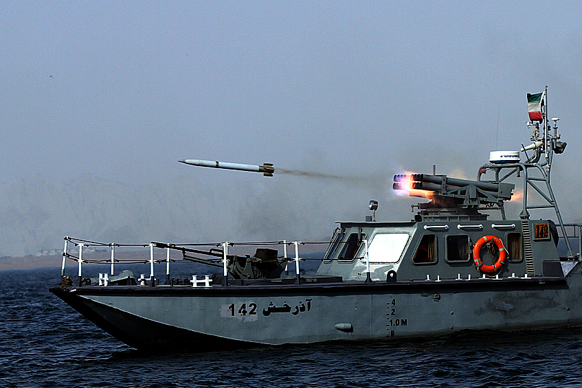 جلوه گری قایق های تندروی ایرانی در جنگ  قدرت /  از نیش گزنده زنبورهای سرخ تا قایقی که پرواز می کند! + تصاویر