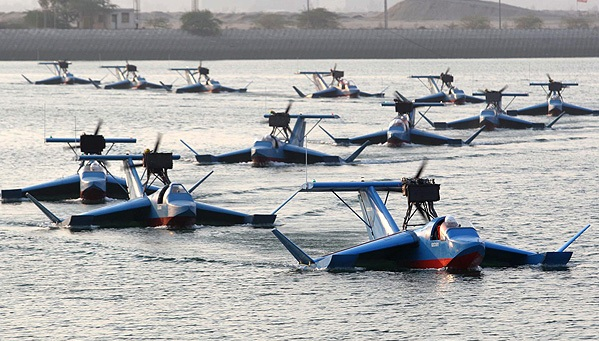 جلوه گری قایق های تندروی ایرانی در جنگ  قدرت /  از نیش گزنده زنبورهای سرخ تا قایقی که پرواز می کند! + تصاویر