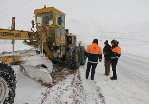 برف روبی و نمک پاشی۳۰۰ کیلومتراز راه‌های کردستان